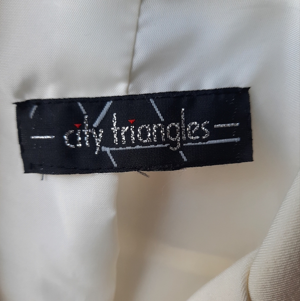 City Triangles Ivory Fitted Blazer - Picture 3 of 4